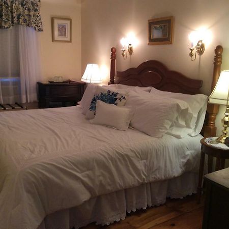 The Red Hook Country Inn, An "Old Rhinebeck" Bed & Breakfast Exterior photo