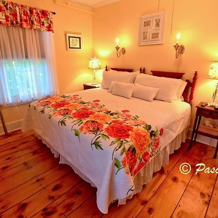The Red Hook Country Inn, An "Old Rhinebeck" Bed & Breakfast Exterior photo