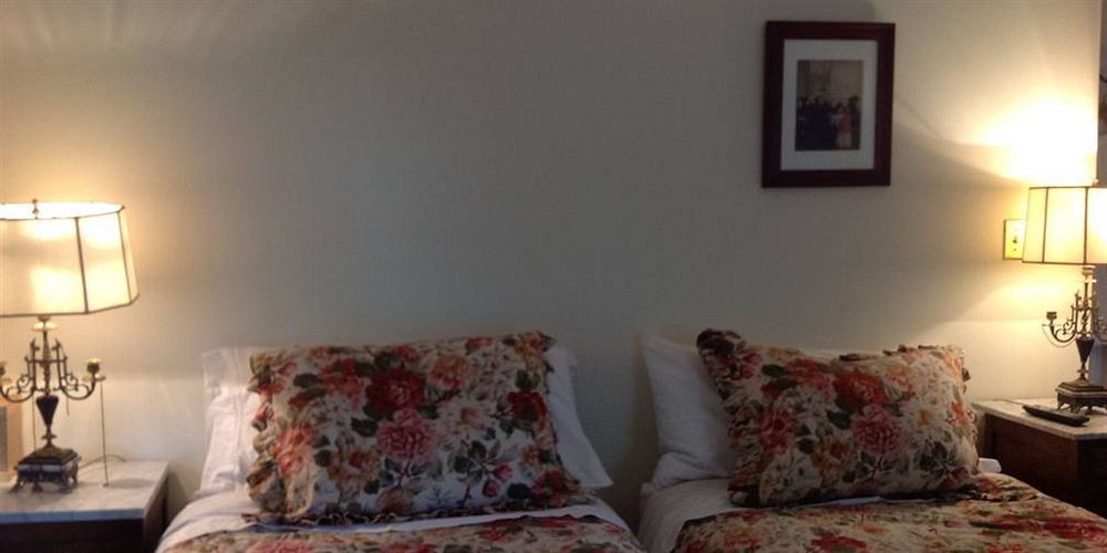 The Red Hook Country Inn, An "Old Rhinebeck" Bed & Breakfast Exterior photo