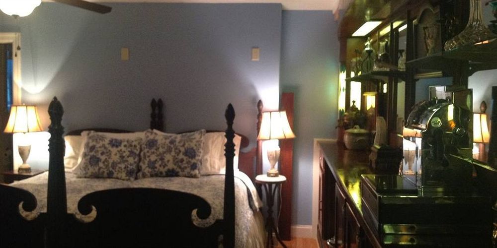 The Red Hook Country Inn, An "Old Rhinebeck" Bed & Breakfast Exterior photo