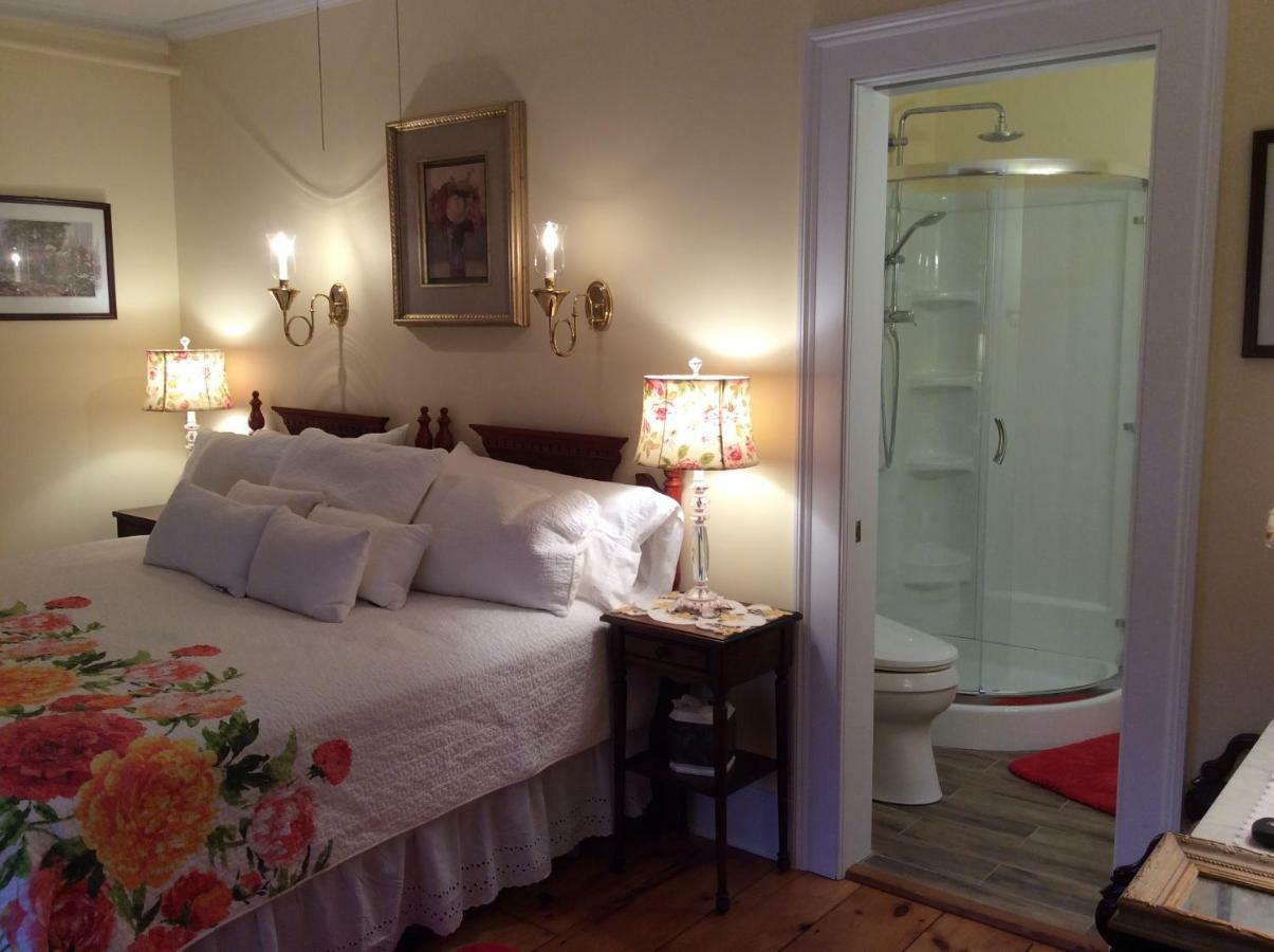 The Red Hook Country Inn, An "Old Rhinebeck" Bed & Breakfast Exterior photo