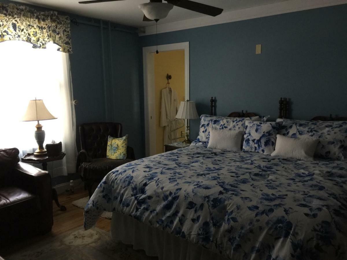 The Red Hook Country Inn, An "Old Rhinebeck" Bed & Breakfast Exterior photo