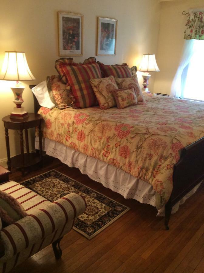 The Red Hook Country Inn, An "Old Rhinebeck" Bed & Breakfast Exterior photo