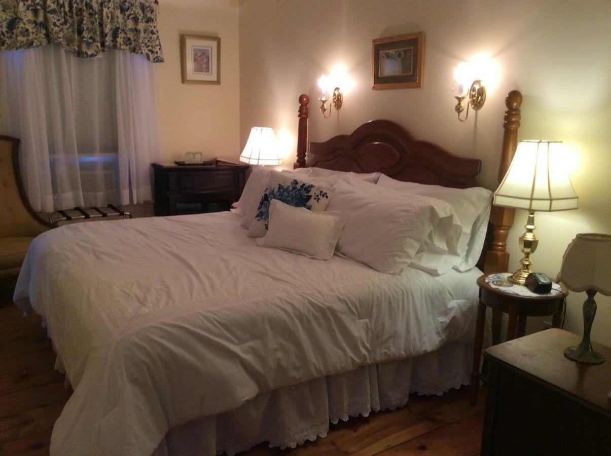 The Red Hook Country Inn, An "Old Rhinebeck" Bed & Breakfast Exterior photo