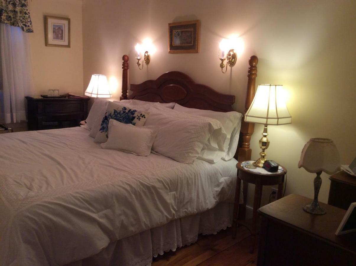 The Red Hook Country Inn, An "Old Rhinebeck" Bed & Breakfast Exterior photo