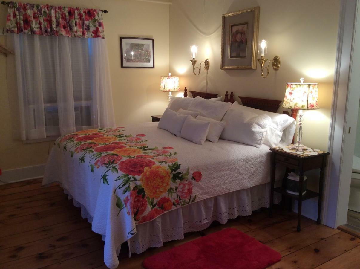 The Red Hook Country Inn, An "Old Rhinebeck" Bed & Breakfast Exterior photo