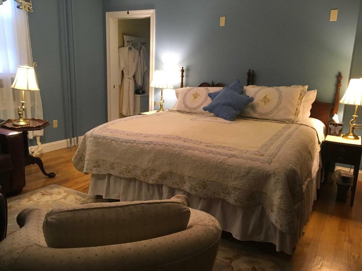 The Red Hook Country Inn, An "Old Rhinebeck" Bed & Breakfast Exterior photo