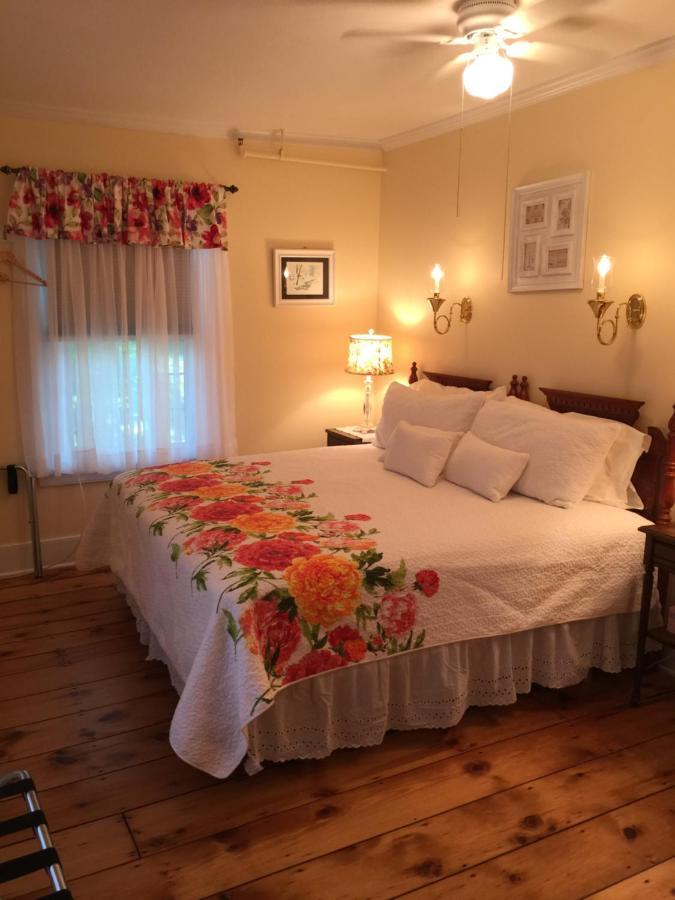The Red Hook Country Inn, An "Old Rhinebeck" Bed & Breakfast Exterior photo