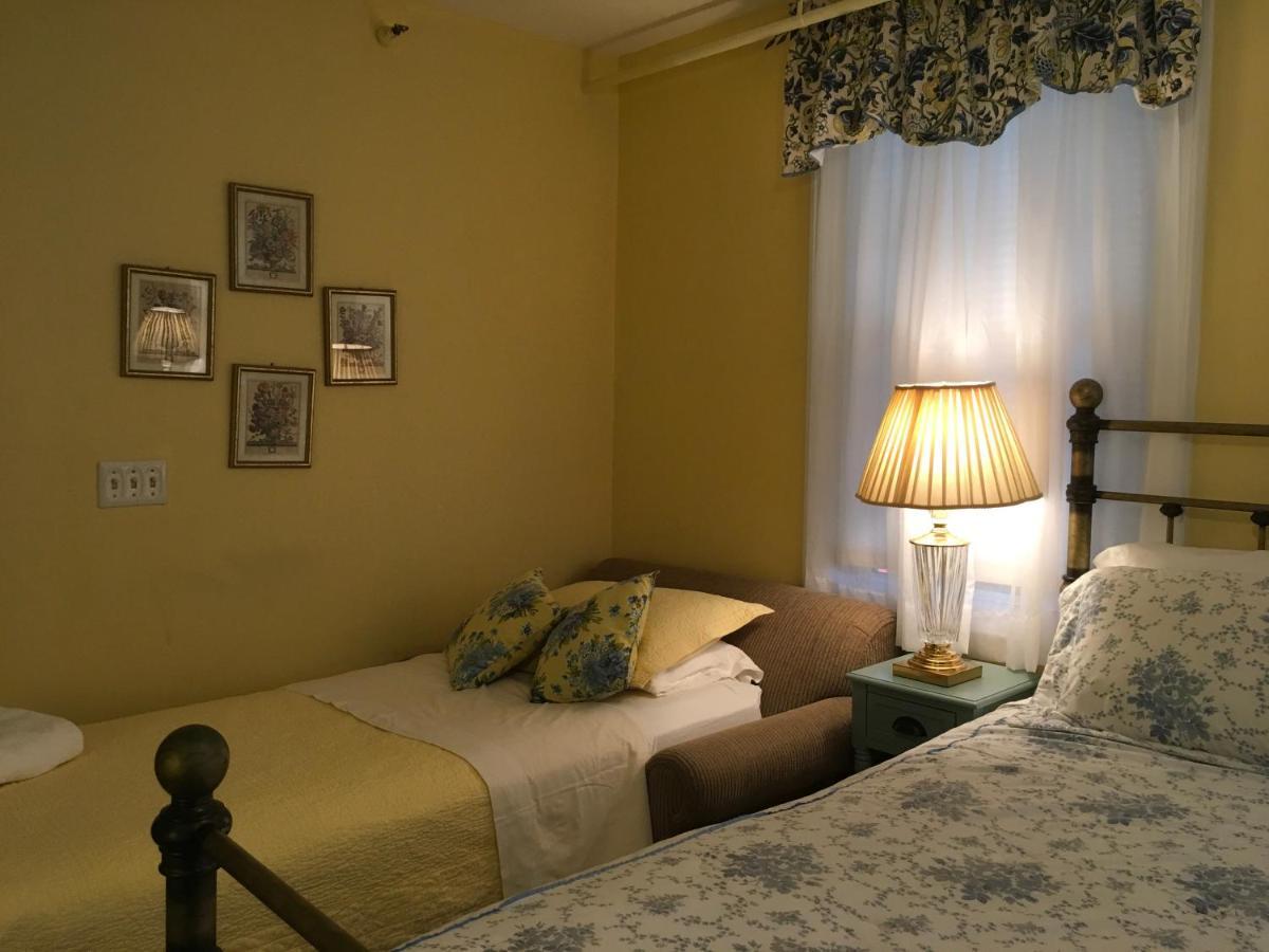 The Red Hook Country Inn, An "Old Rhinebeck" Bed & Breakfast Exterior photo